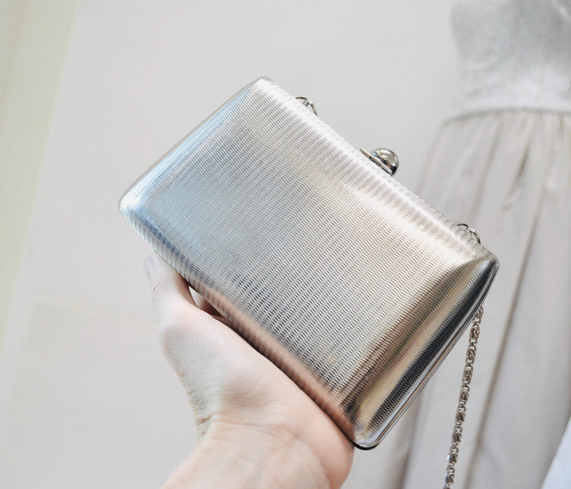 80s Vintage Metallic Silver Metal Clutch Vintage Silver Wedding Bag// 90s Silver Metal Evening Bag Silver Hard Case Vintage Wedding Purse