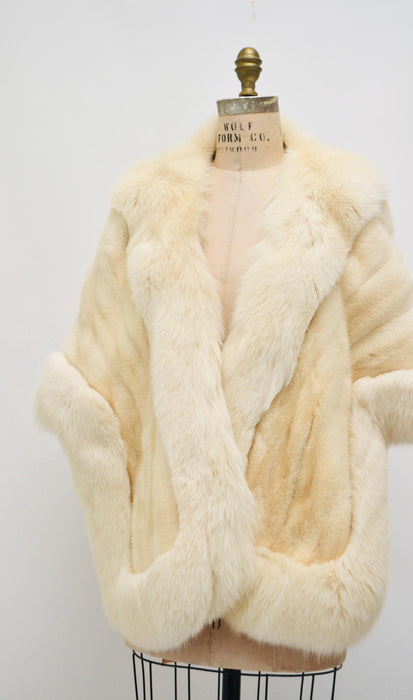Vintage Cream Fur Cape// Wedding Fur Cape Vintage Fur Stole Fox Fur// Vintage Fur Cape Cream White Fox Fur Stole Cape Winter Wedding Jacket
