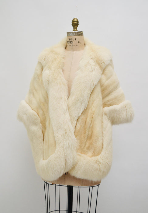 Vintage Cream Fur Cape// Wedding Fur Cape Vintage Fur Stole Fox Fur// Vintage Fur Cape Cream White Fox Fur Stole Cape Winter Wedding Jacket
