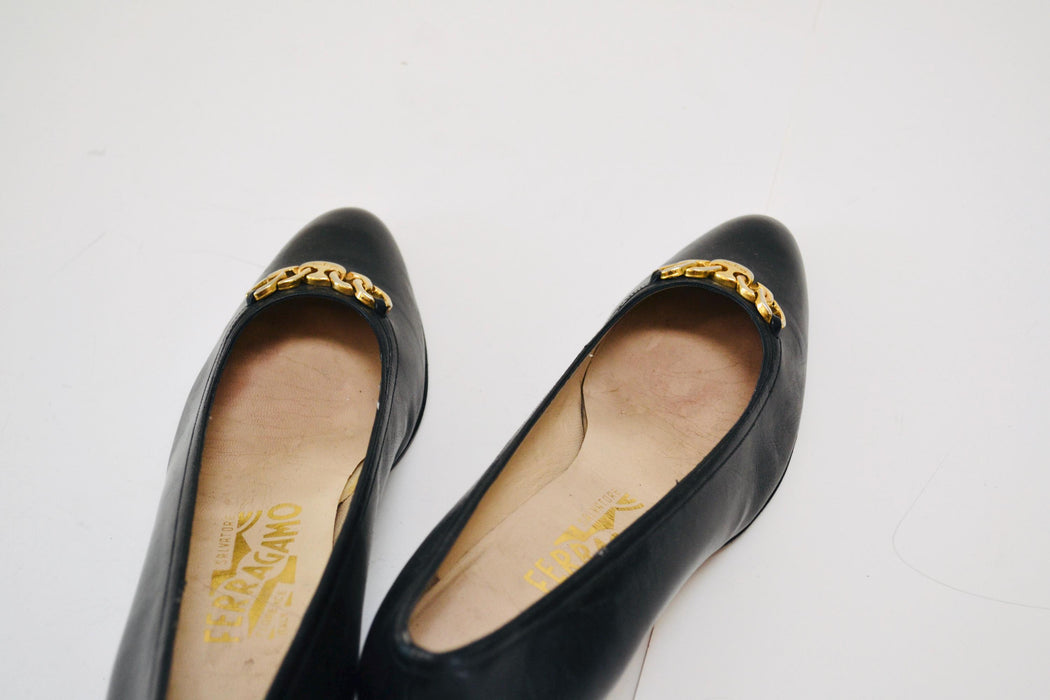 Vintage Salvatore Ferragamo Black Pumps Shoes 9 AAA Black Leather Gold Chain Leather Vintage Low Heel Ferragamos 9 Narrow Made in Italy