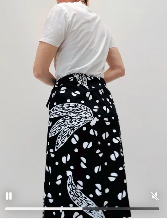 80s Vintage Banana Print BLack Wrap Skirt Medium Cotton Black Wrap Summer Tropical Beach Cruise Party skirt Black White polka dot
