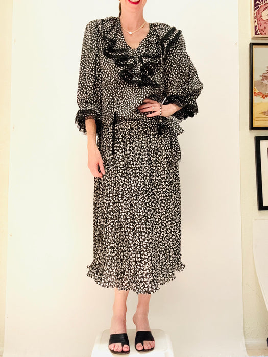 80s 90s Vintage Black and White Peasant Top Skirt Set Medium Ruffle Top  Pleated Skirt 80s Dress Set with Polka dot Black white Summer dress