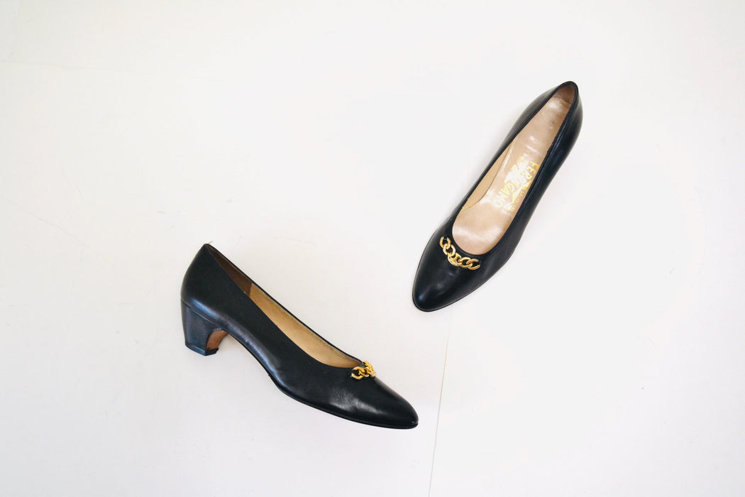 Vintage Salvatore Ferragamo Black Pumps Shoes 9 AAA Black Leather Gold Chain Leather Vintage Low Heel Ferragamos 9 Narrow Made in Italy