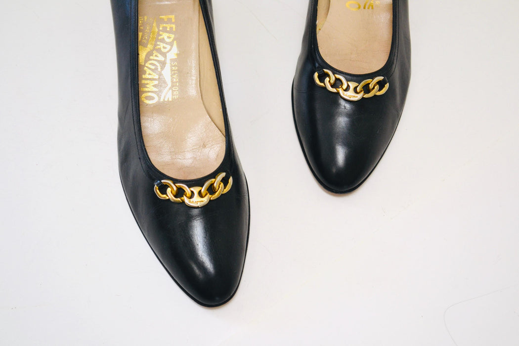Vintage Salvatore Ferragamo Black Pumps Shoes 9 AAA Black Leather Gold Chain Leather Vintage Low Heel Ferragamos 9 Narrow Made in Italy