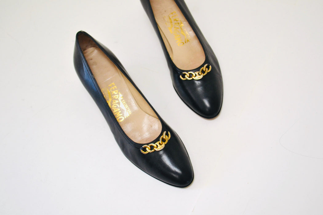 Vintage Salvatore Ferragamo Black Pumps Shoes 9 AAA Black Leather Gold Chain Leather Vintage Low Heel Ferragamos 9 Narrow Made in Italy
