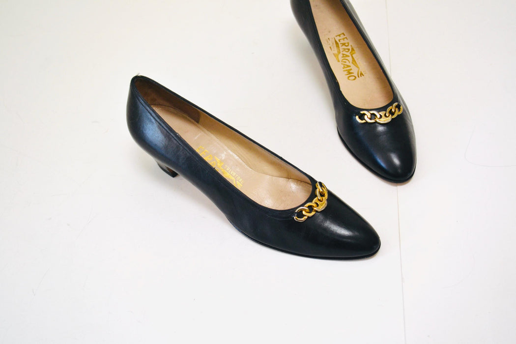Vintage Salvatore Ferragamo Black Pumps Shoes 9 AAA Black Leather Gold Chain Leather Vintage Low Heel Ferragamos 9 Narrow Made in Italy