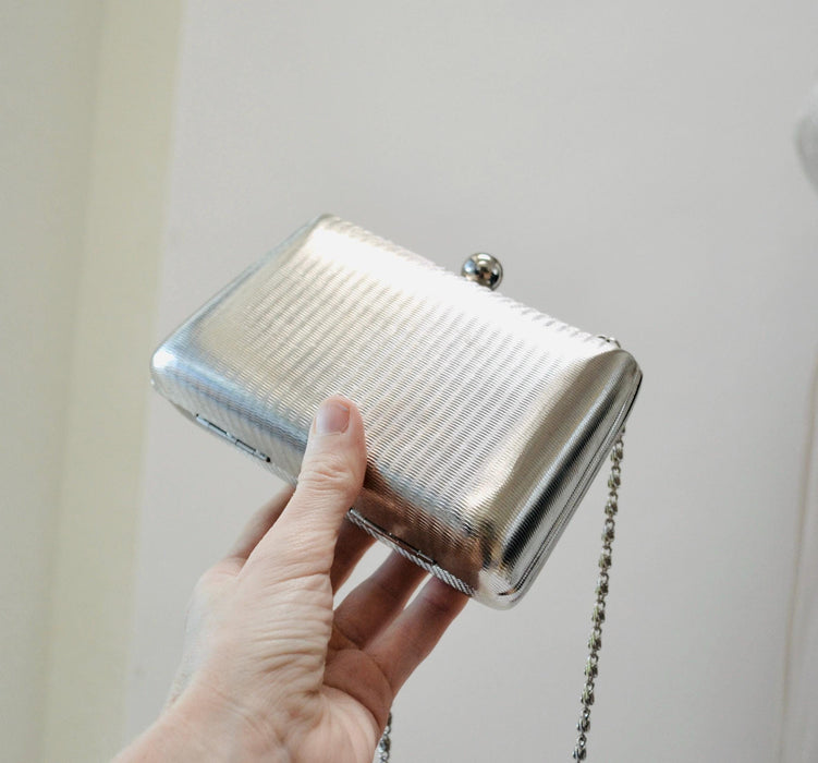 80s Vintage Metallic Silver Metal Clutch Vintage Silver Wedding Bag// 90s Silver Metal Evening Bag Silver Hard Case Vintage Wedding Purse