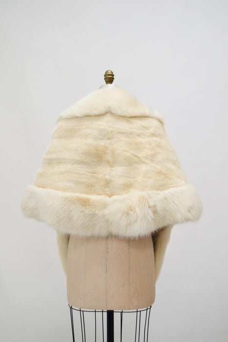 Vintage Cream Fur Cape// Wedding Fur Cape Vintage Fur Stole Fox Fur// Vintage Fur Cape Cream White Fox Fur Stole Cape Winter Wedding Jacket