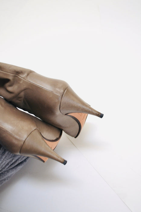 80s Vintage Gray Taupe Leather High Heel Boots 8 8 1/2 Leather High Heel Knee High Boots Pointed Toe boots Made in Italy Alberto d. Molina