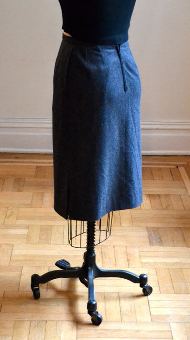 Vintage Wool Skirt Gray Grey Size Medium By Guy Laroche Made in France // Vintage Charcoal Grey Wool Skirt SIze Medium Large