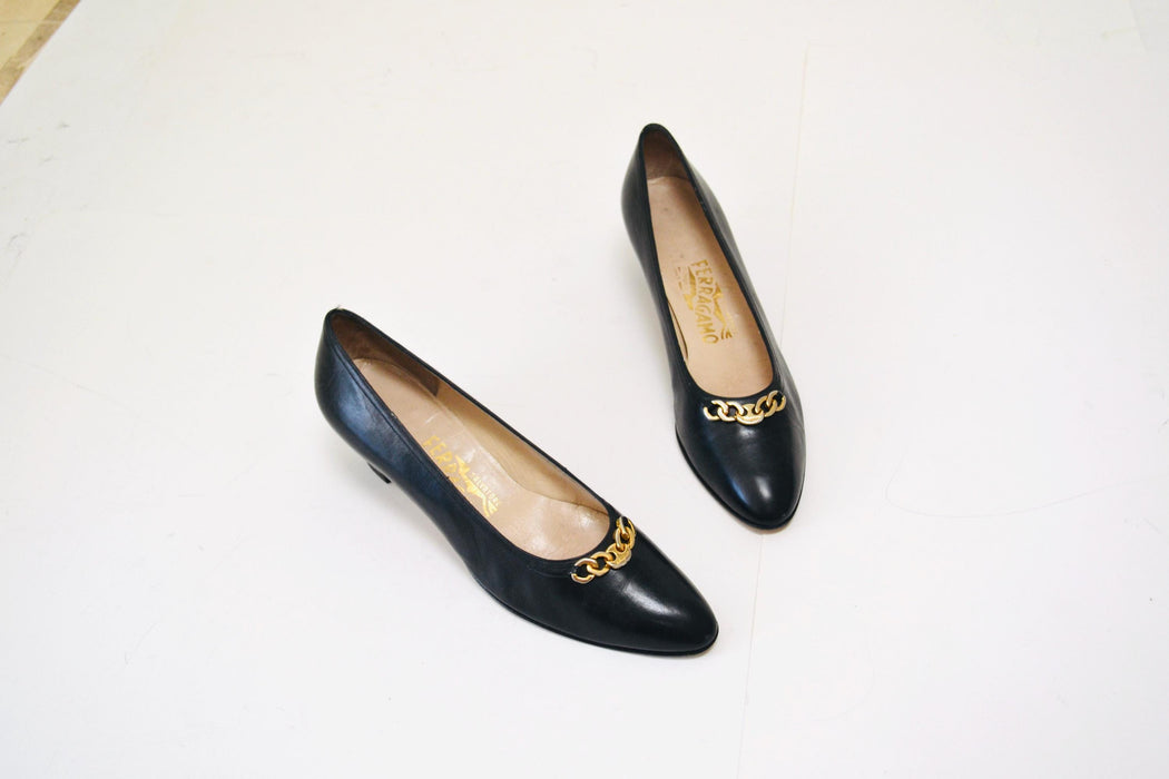 Vintage Salvatore Ferragamo Black Pumps Shoes 9 AAA Black Leather Gold Chain Leather Vintage Low Heel Ferragamos 9 Narrow Made in Italy