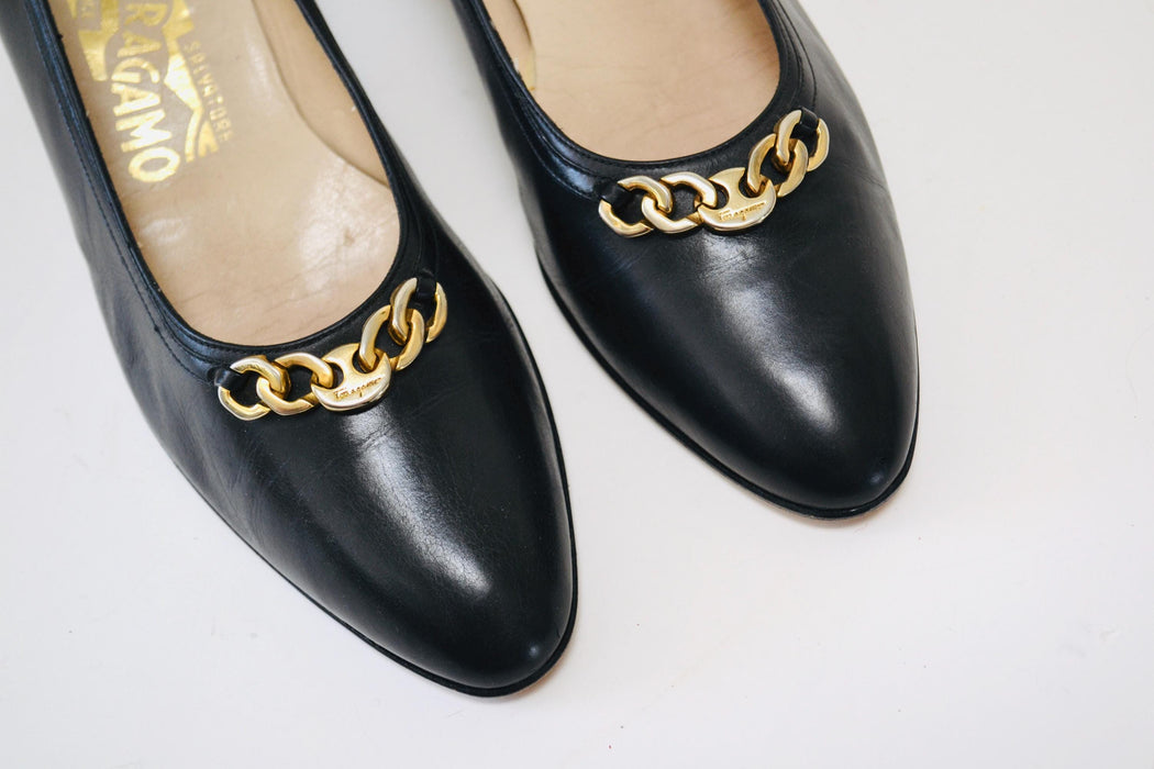 Vintage Salvatore Ferragamo Black Pumps Shoes 9 AAA Black Leather Gold Chain Leather Vintage Low Heel Ferragamos 9 Narrow Made in Italy