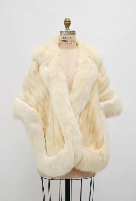 Vintage Cream Fur Cape// Wedding Fur Cape Vintage Fur Stole Fox Fur// Vintage Fur Cape Cream White Fox Fur Stole Cape Winter Wedding Jacket