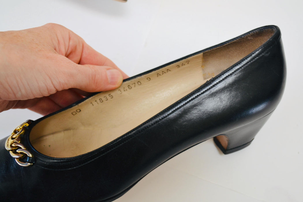 Vintage Salvatore Ferragamo Black Pumps Shoes 9 AAA Black Leather Gold Chain Leather Vintage Low Heel Ferragamos 9 Narrow Made in Italy