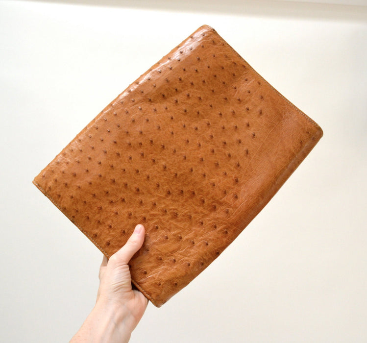 70s 80s Vintage Brown Tan Leather Clutch Purse handbag in Ostrich Leather By Donna Elissa For Saks Fifth Avenue Made in Italy 70s 80s Bag