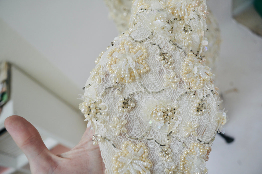 70s 80s Vintage Wedding Dress Cream Lace Long Sleeve Beads Pearls Sequins XS Small// 80s Cream Vintage Lace Wedding Dress Flower Sequins