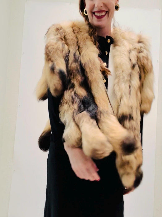 70s Vintage Fox  Coyote Tail Fur Vest Brown Size Small Medium// Vintage Fox Fur Vest Brown Small Medium Fox tail Fringe Fur Vest Brown Fox