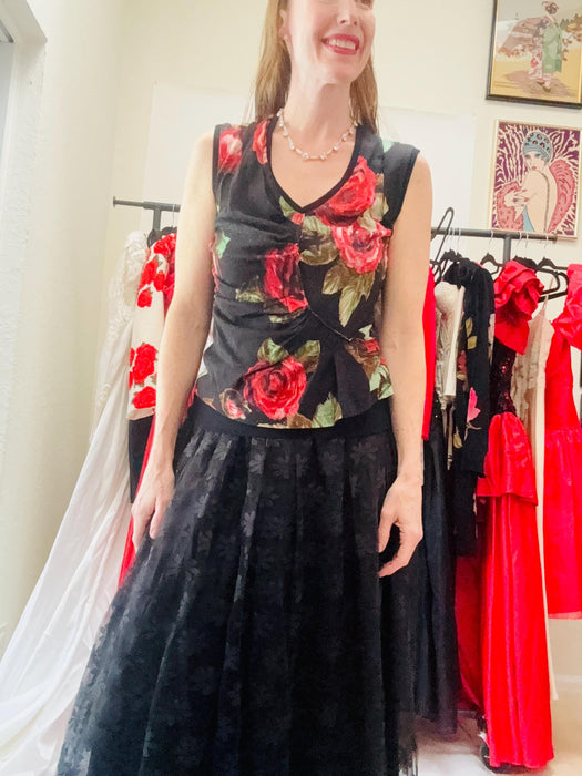 Vintage Dolce and Gabbana Rose Bouquet Floral Print Top Shirt Flower print Black Red Knit Top Rose print Wool Shirt Top Medium