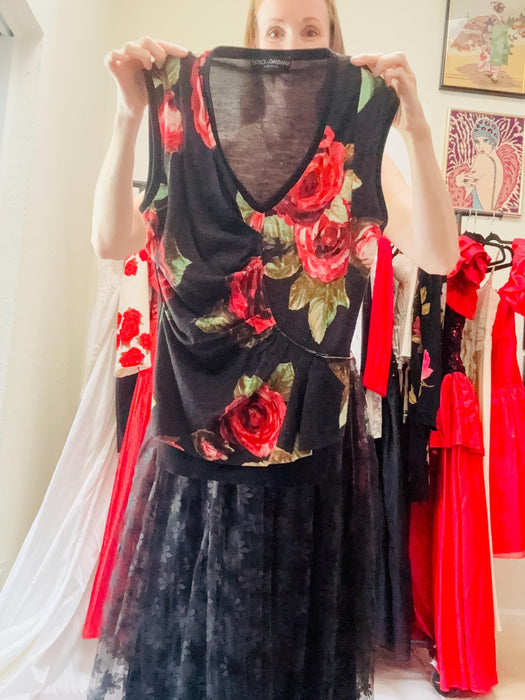 Vintage Dolce and Gabbana Rose Bouquet Floral Print Top Shirt Flower print Black Red Knit Top Rose print Wool Shirt Top Medium