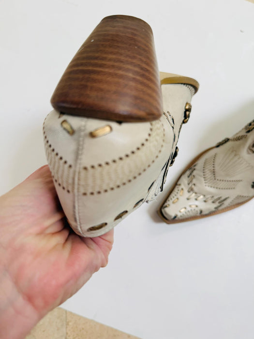 90s 00s Vintage Beige High Heel Cowboy western Shoes Booties Size 10 BCBG Western Wedding Cropped Boots Size 10 Leather Shoes High Heels