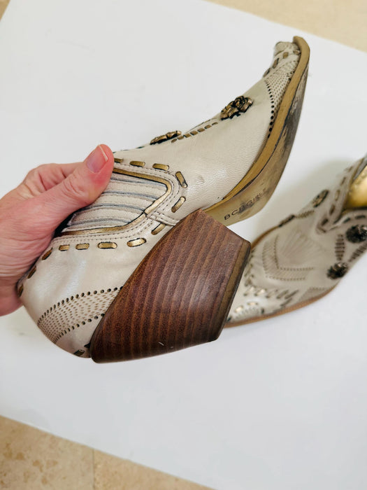 90s 00s Vintage Beige High Heel Cowboy western Shoes Booties Size 10 BCBG Western Wedding Cropped Boots Size 10 Leather Shoes High Heels